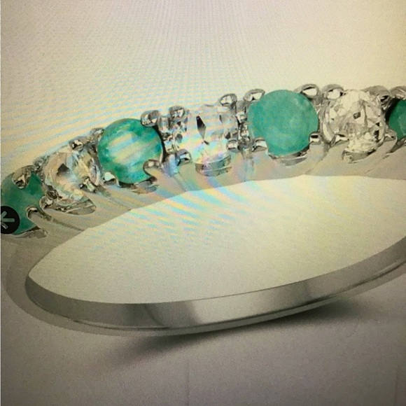 Beautiful women’s white gold emerald & Topaz size 8 designer ring - Picture 2 of 2